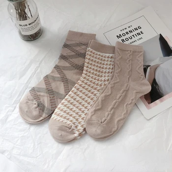 חאקי דוב גרביים לנשים באמצע שנות ה-גרביים. מגמה הסתיו והחורף גרבי צמר יפנית חמוד אופנה מעצב גרביים גרביים