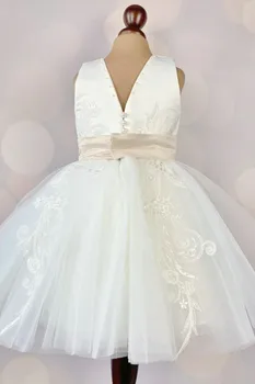 שנהב פרח שמלת ילדה אלגנטי תחרה, טול תכונות עם V-צוואר Appliqued קשת מתאימה מסיבת חתונה שמלות אכילת לחם הקודש