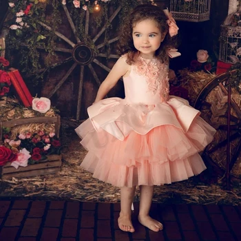 אפרסק בשכבות פעוטות פרח ילדה שמלות אפליקציות סאטן אופנה יום הולדת תחפושות החתונה מדגמנת שמלת מותאמים אישית