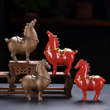 קרמיקה טאנג סוס קישוטים הקמע קרמיקה מזל מלאכת המשרד הביתי מחקר יין הקבינט קישוט מתנה הסוס האדום קישוטים